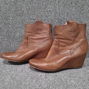 Frye Carson Hidden wedge Ankle Booties Women's  Sz 8.5 Brown Leather Zip Western